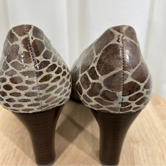 Liz Claiborne faux snake print pumps - Picture 6 of 9